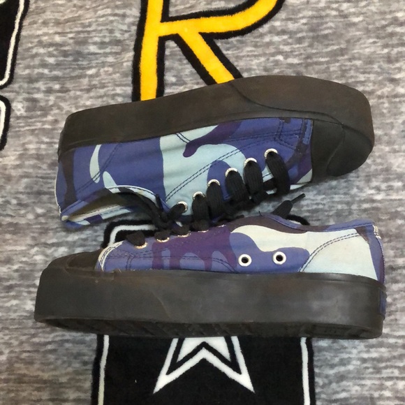 Volatile Platform Shoes. - Picture 3 of 5